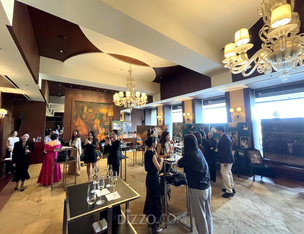 미술과 음악이 만드는 새로운 예술 ‘눈길’… 프리즈 서울 위크에 파리스 바에서 되살아난 18세기 살롱