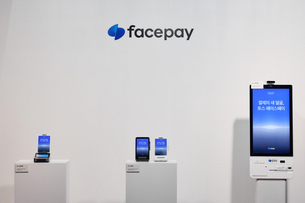 “얼굴 보고 1초 만에 결제”… 토스 ‘페이스페이’ 오프라인 결제 시장 공략