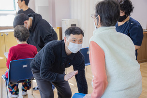 AI 맞춤 운동, 초고령자 보행능력 개선 효과…을지대·비바랩스 임상서 확인