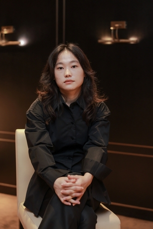 &#39;알 수 없음&#39;의 감각 마주하기…조희영 감독 &#39;다른 것으로 알려질 뿐이지&#39;의 파편들 [인터뷰]