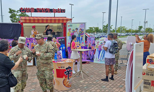 농심, 미군기지서 신라면 푸드트럭 행사…“신라면 툼바 인기”