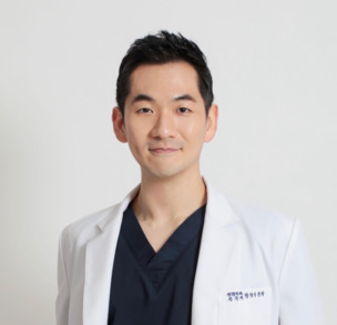 "갑자기 팔이 안 올라간다면?" 오십견 초기 증상 가능성