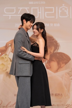 [종합] &#39;우주메리미&#39; 최우식♥정소민, 완벽 로코 케미 예고 "한 작품으로 끝나는 것 아쉬워"