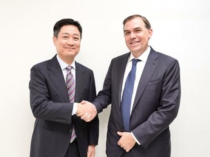 홍범식 LG U+ 대표, 맷 가먼 AWS CEO와 경주 APEC서 회동