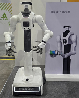 "손끝처럼 정교하게"… 로볼리전트-테솔로, 로보월드서 &#39;휴머노이드 로봇&#39; 공개