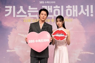 [종합] "재난물에 가까운 로코"…도파민 터지는 장기용·안은진의 &#39;키스는 괜히 해서!&#39;