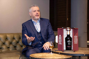 [인터뷰] 위스키 장인 샌디 히슬롭 “직관의 순간 담았다”…발렌타인 40년 더 모먼트