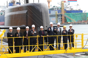 ‘60조 잠수함 사업 결정권자’ 캐나다 산업장관, 한화오션 조선소 찾아