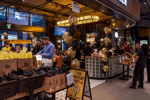 bhc, “캐나다 1호점 오픈 1주년… 북미 가맹사업 확대”