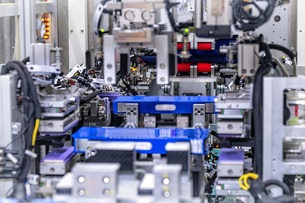 "첫 유럽산 배터리 셀 생산 개시"&hellip; 폭스바겐그룹 파워코, 잘츠기터 기가팩토리 가동