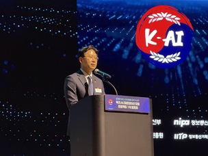 배경훈 장관 &ldquo;AI 모델 5개팀 모두 승자&hellip; 정부가 끝까지 함께 한다&rdquo;