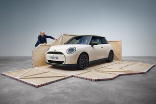 MINI 코리아, 100대 한정판 '디 올-일렉트릭 MINI 쿠퍼 SE 폴 스미스 에디션' 사전 예약