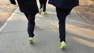 &ldquo;가볍고 자연스럽게 앞으로&rdquo; 푸마 디비에이트 나이트로 4 러닝 체험