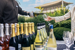 벚꽃 아래, 와인 한 잔… 서울 호텔가에 봄 와인 시즌 개막