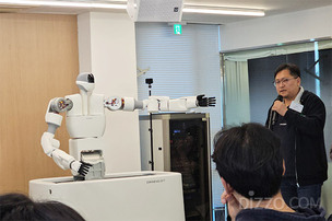 AI 진단에서 수술까지&hellip;코넥티브, 수술 보조 휴머노이드 'Zett' 첫 공개