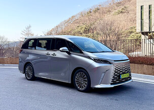 [시승기] 렉서스 LM 500h, 이동이 곧 경험이 된다