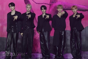 [종합] '재계약 후 첫 컴백' 투모로우바이투게더, "새롭게 시작하는 마음"으로