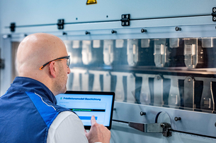 BMW 그룹, AI로 배터리 셀 생산 공정 혁신… "시간·소재 절반 줄인다"