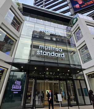 무신사, 성수에 2000평 메가스토어 오픈&hellip;패션&middot;뷰티 '체험형 리테일' 승부수