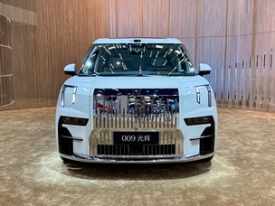 [오토 차이나] 지커, 7인승 버전 추가한 전기 MPV '신형 009' 공개… "프리미엄 라인업 강화"