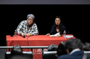 변영주 감독 "다큐멘터리, 더 주관적 작업"&hellip;'낮은 목소리2'의 현재형 질문 [27th JIFF 현장]