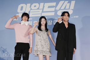 "코믹 갈증 해소"&hellip;아이돌 데뷔 강동원X박지현X엄태구, 투혼으로 완성한 '트라이앵글' [종합]