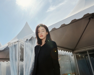청바지에 흰 티 입었을 뿐인데&hellip;전지현 하는 전지현 "지금"을 살아가기 [인터뷰]