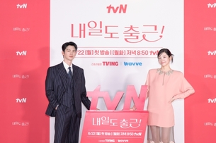[종합] '폭스커플' 예고한 서인국X박지현&hellip;대담하고 섹시한 현실 로맨스 '내일도 출근'