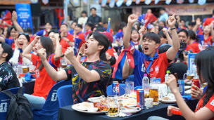 &ldquo;대한민국! 을지로가 들썩였다&rdquo;&hellip;평일 아침 바꾼 월드컵 응원 풍경